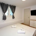 Apartament Blue Lagoon 1 *