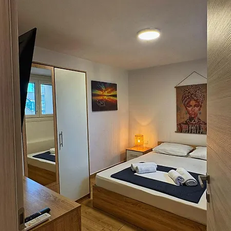 Blue Lagoon 1 *